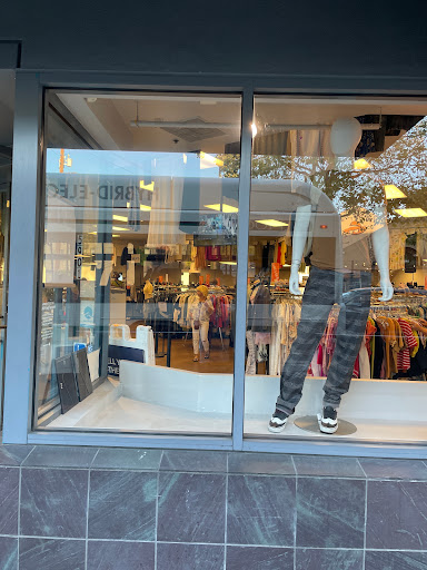 Used Clothing Store «Crossroads Trading Co», reviews and photos, 5901 College Ave, Oakland, CA 94618, USA