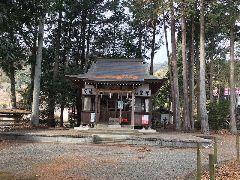 諏訪八坂山神社
