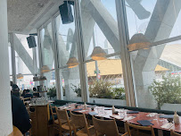 Atmosphère du Yaya La Défense - Restaurant Grec & Bar à cocktails à Puteaux - n°13