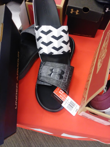 Shoe Store «Famous Footwear», reviews and photos, 1140 Harter Pkwy, Yuba City, CA 95993, USA