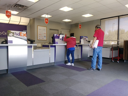 Shipping and Mailing Service «FedEx Ship Center», reviews and photos, 16633 Schoenborn St, North Hills, CA 91343, USA