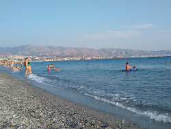 Spiaggia La Sorgente'in fotoğrafı - rahatlamayı sevenler arasında popüler bir yer