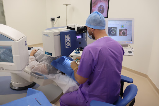 DOCTEUR YOANN SOLDERMANN - Chirurgien de la paupière - Blépharoplastie