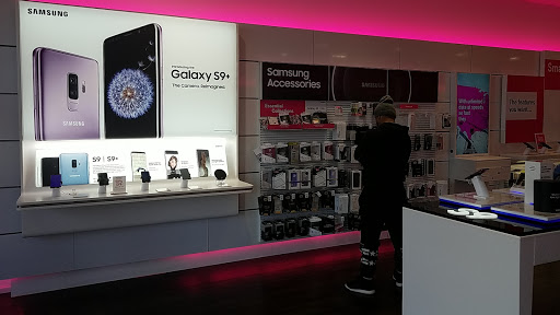 Cell Phone Store «T-Mobile», reviews and photos, 4615 Perkiomen Ave, Reading, PA 19606, USA