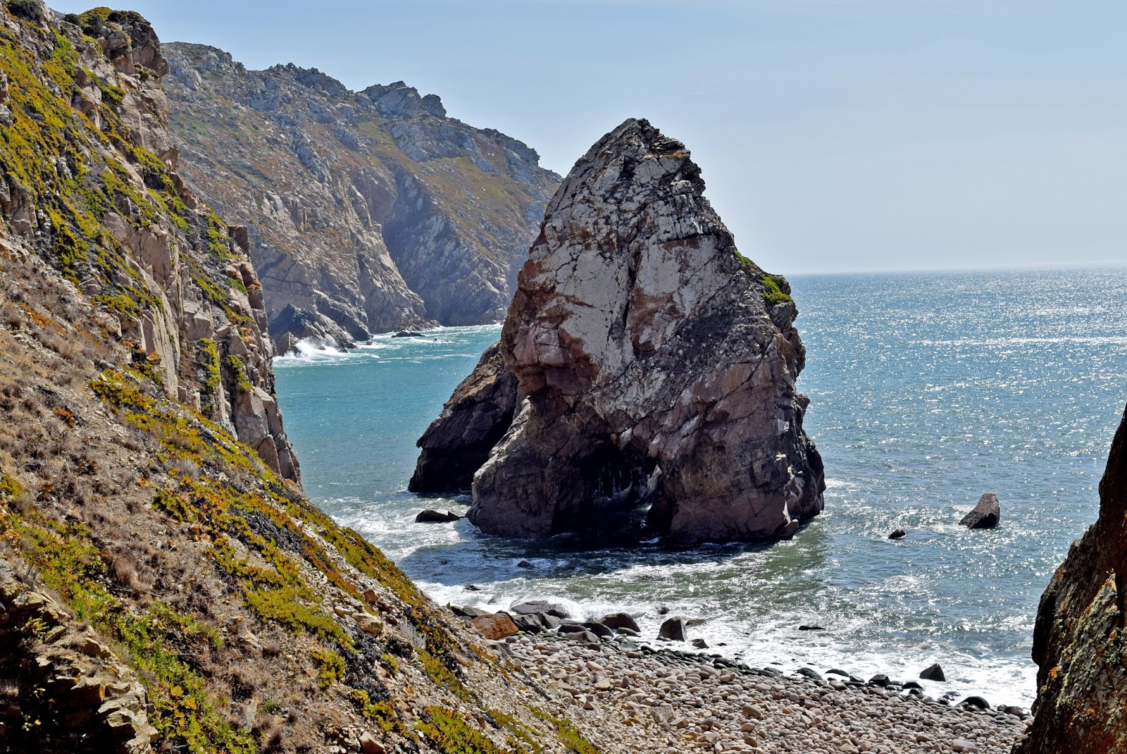 Foto von Praia do Lourisal mit felsiges gelände Oberfläche