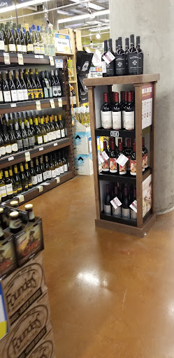 Grocery Store «Fresh Thyme Farmers Market - Milwaukee», reviews and photos, 470 E Pleasant St, Milwaukee, WI 53202, USA