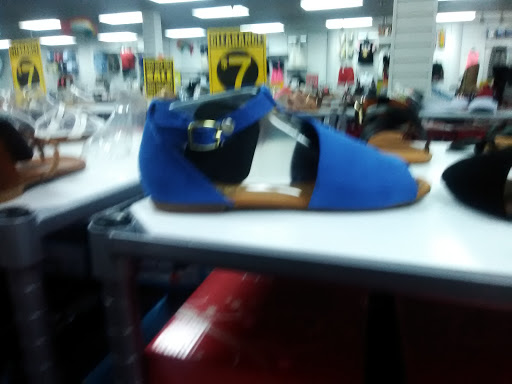 Shopping Mall «Iroquois Manor Shopping Center», reviews and photos, 5330 S 3rd St, Louisville, KY 40214, USA