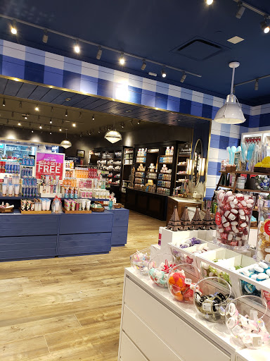 Shopping Mall «Menlo Park Mall», reviews and photos, 55 Parsonage Rd, Edison, NJ 08837, USA