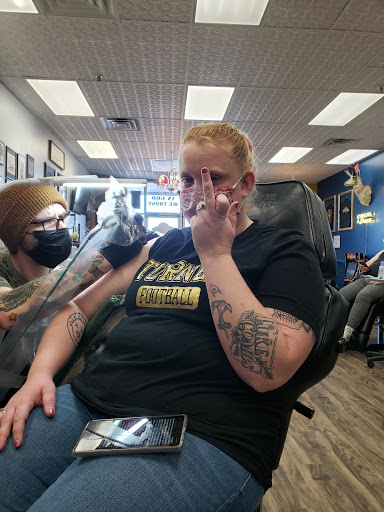 Tattoo Shop «Righteous Tattoo Studio», reviews and photos, 609 E Front St, Bonner Springs, KS 66012, USA