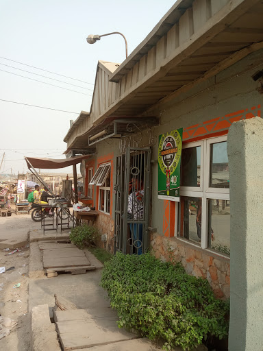 House 16, Olasupo St, Alapere, Lagos, Nigeria, Pub, state Lagos