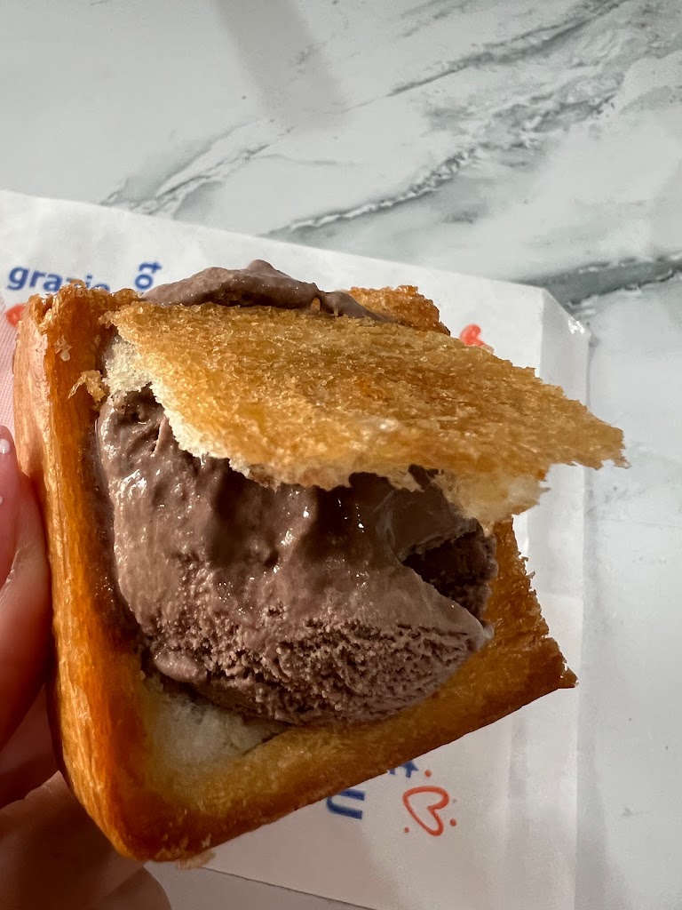 醬厚呷官財板 的照片