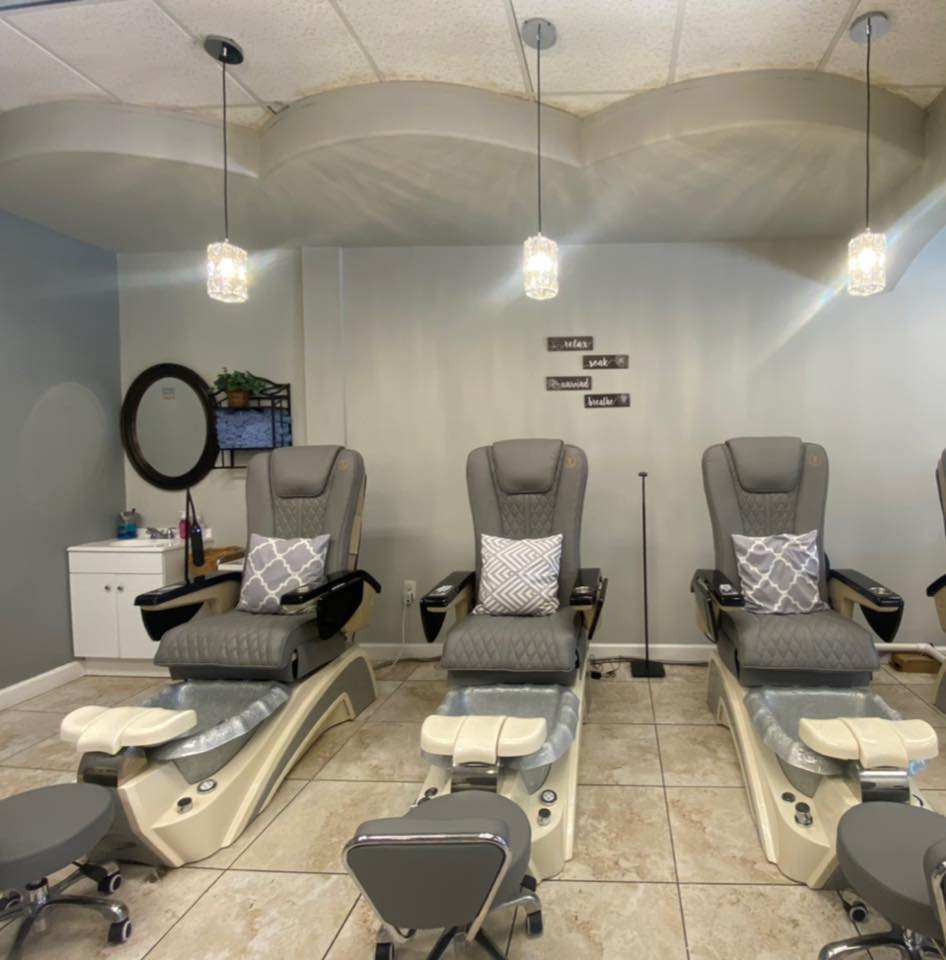 Divine Nails & Spa 77450