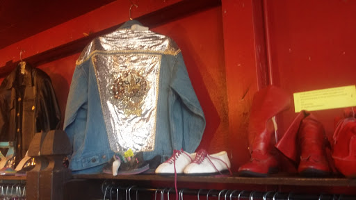 Used Clothing Store «Red Light Clothing Exchange», reviews and photos, 3590 SE Hawthorne Blvd, Portland, OR 97214, USA