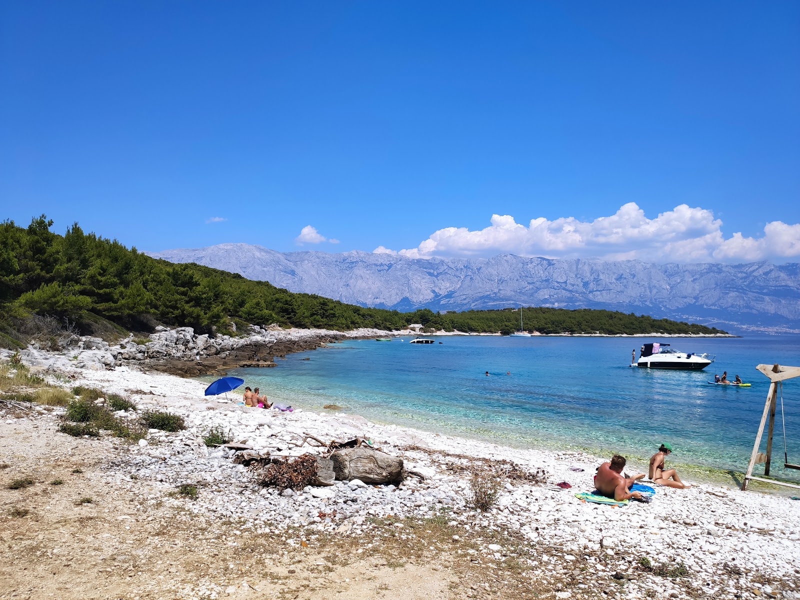 Fotografie cu Puntica beach cu o suprafață de pietricel alb