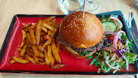 Cheeseburger du Restaurant français Le Globe Trotter à Saint-Malo - n°1