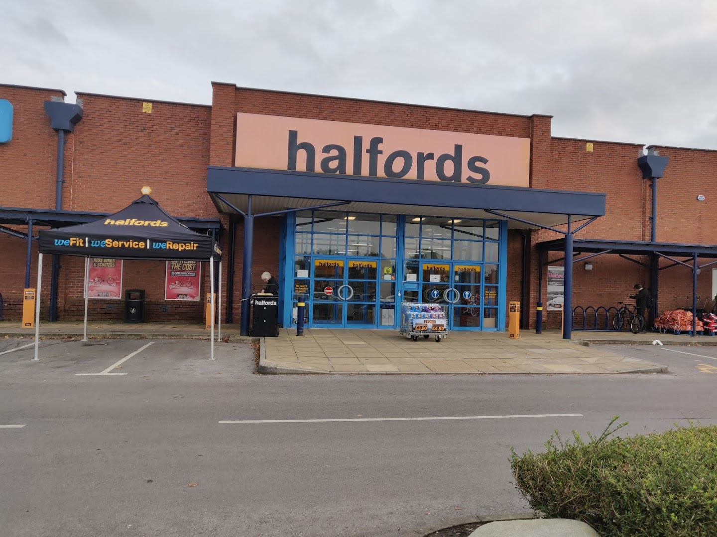 Halfords - Chester South