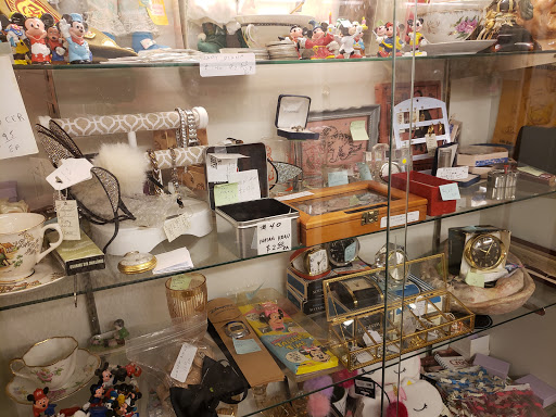 Ola's Antiques & Collectibles