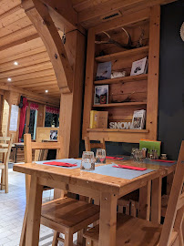 Atmosphère du Restaurant Le Corti Des Saveurs à Sixt-Fer-à-Cheval - n°2