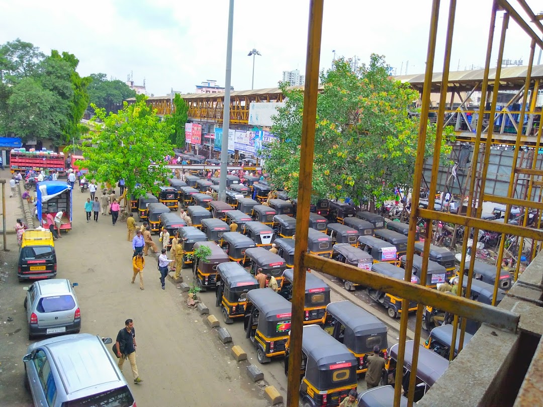 Rickshaw Stand (Kalyan Parcel Office)