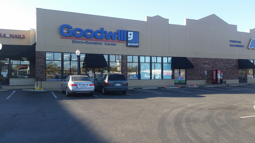 Goodwill Store and Donation Center, 2009 E Race Ave, Searcy, AR 72143, USA, 