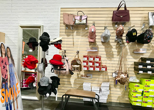 Shoe Store «DSW Designer Shoe Warehouse», reviews and photos, 8502 Eager Rd, Brentwood, MO 63144, USA