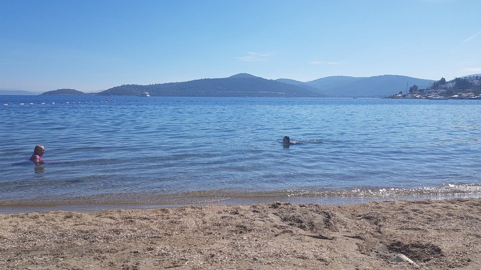 Photo de Belediye Plaji avec plage sans baie