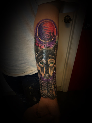 Explore cool female tattoo ideas, creative tattoo ideas in Miami, available at Por vida tattoos