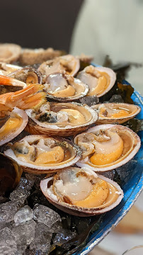 Huître du Restaurant de fruits de mer Chez Léon Huîtres et Coquillages Livraison Plateaux/Vente à emporter à Lyon - n°18