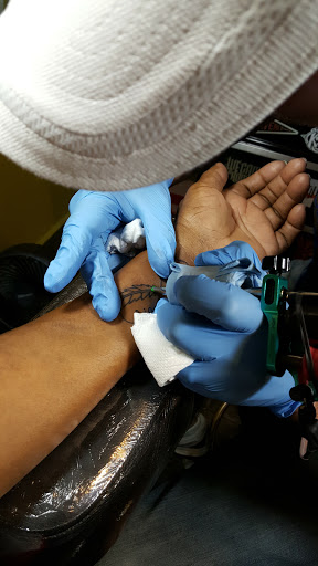 Tattoo Shop «Idle Hands Tattoo & Piercing», reviews and photos, 929 W Douglas Ave, Wichita, KS 67213, USA