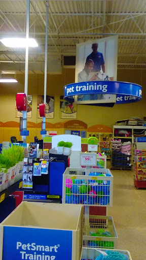 Pet Supply Store «PetSmart», reviews and photos, 261 Spreckels Ave, Manteca, CA 95336, USA