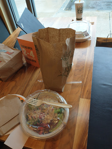 Mexican Restaurant «QDOBA Mexican Eats», reviews and photos, 523 Fellsway, Medford, MA 02155, USA