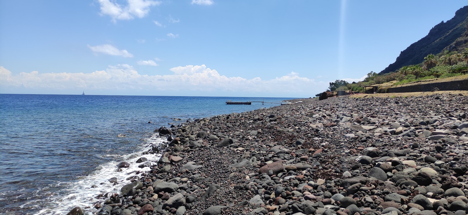 Fotografie cu Spiaggia Bazzina cu o suprafață de pietricel cenușiu