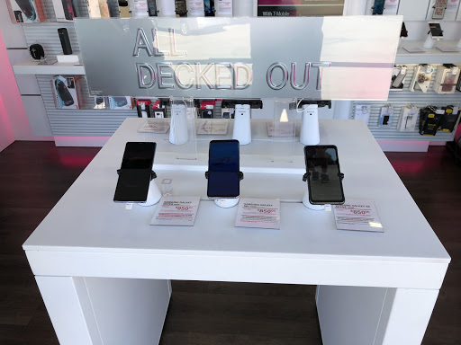 Cell Phone Store «T-Mobile», reviews and photos, 1757 E Hebron Pkwy, Carrollton, TX 75010, USA