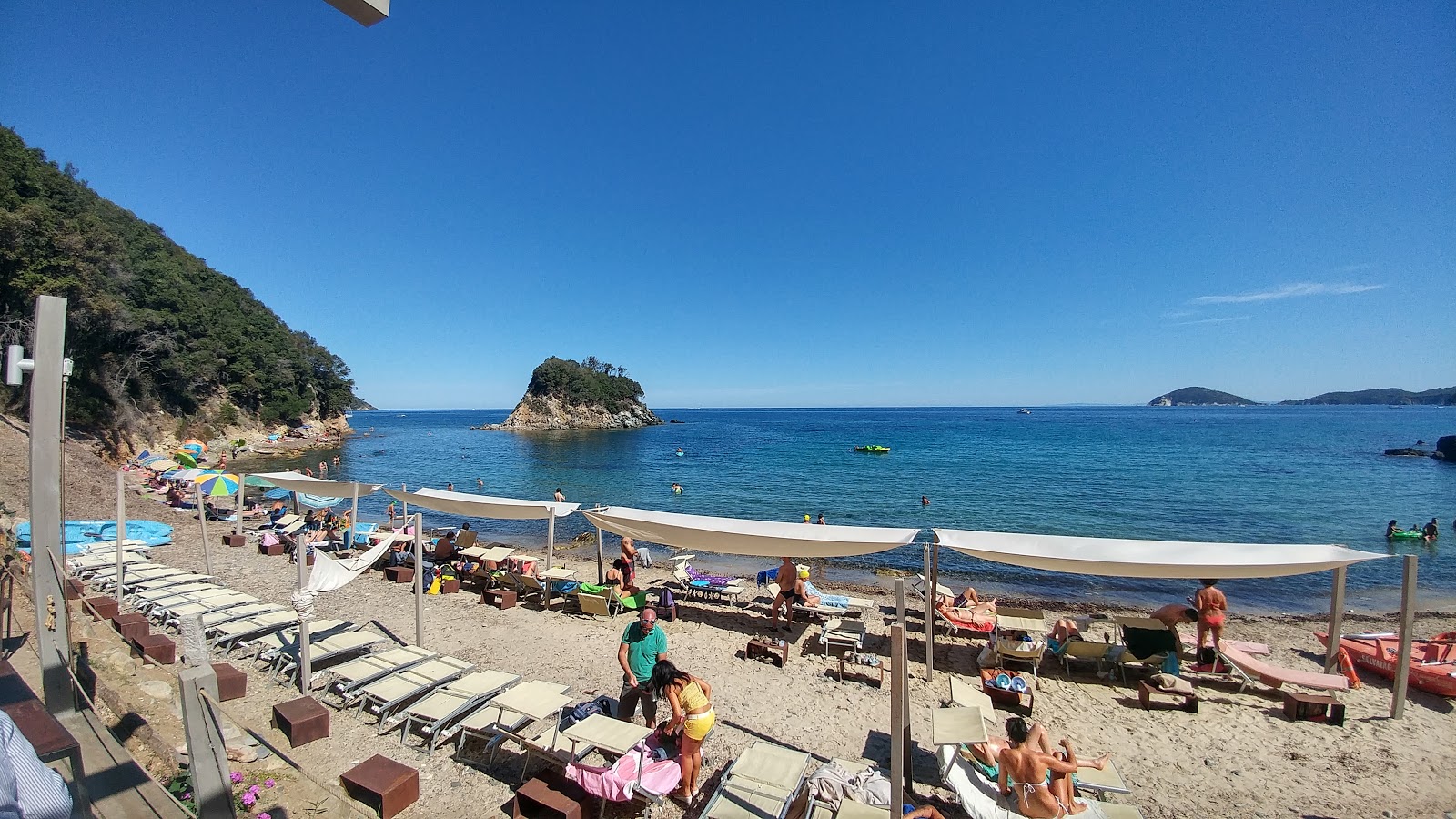 Foto di Spiaggia della Paolina con una superficie del ciottolo leggero