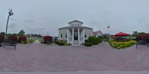 American Restaurant «The Waters Edge Lighthouse», reviews and photos, 2 Freemans Bridge Rd, Glenville, NY 12302, USA