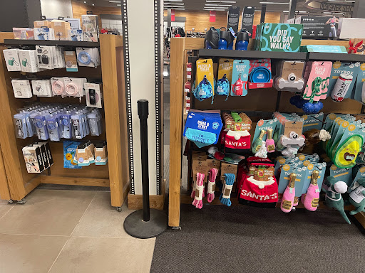 Shoe Store «DSW Designer Shoe Warehouse», reviews and photos, 113 Mill Plain Rd, Danbury, CT 06811, USA