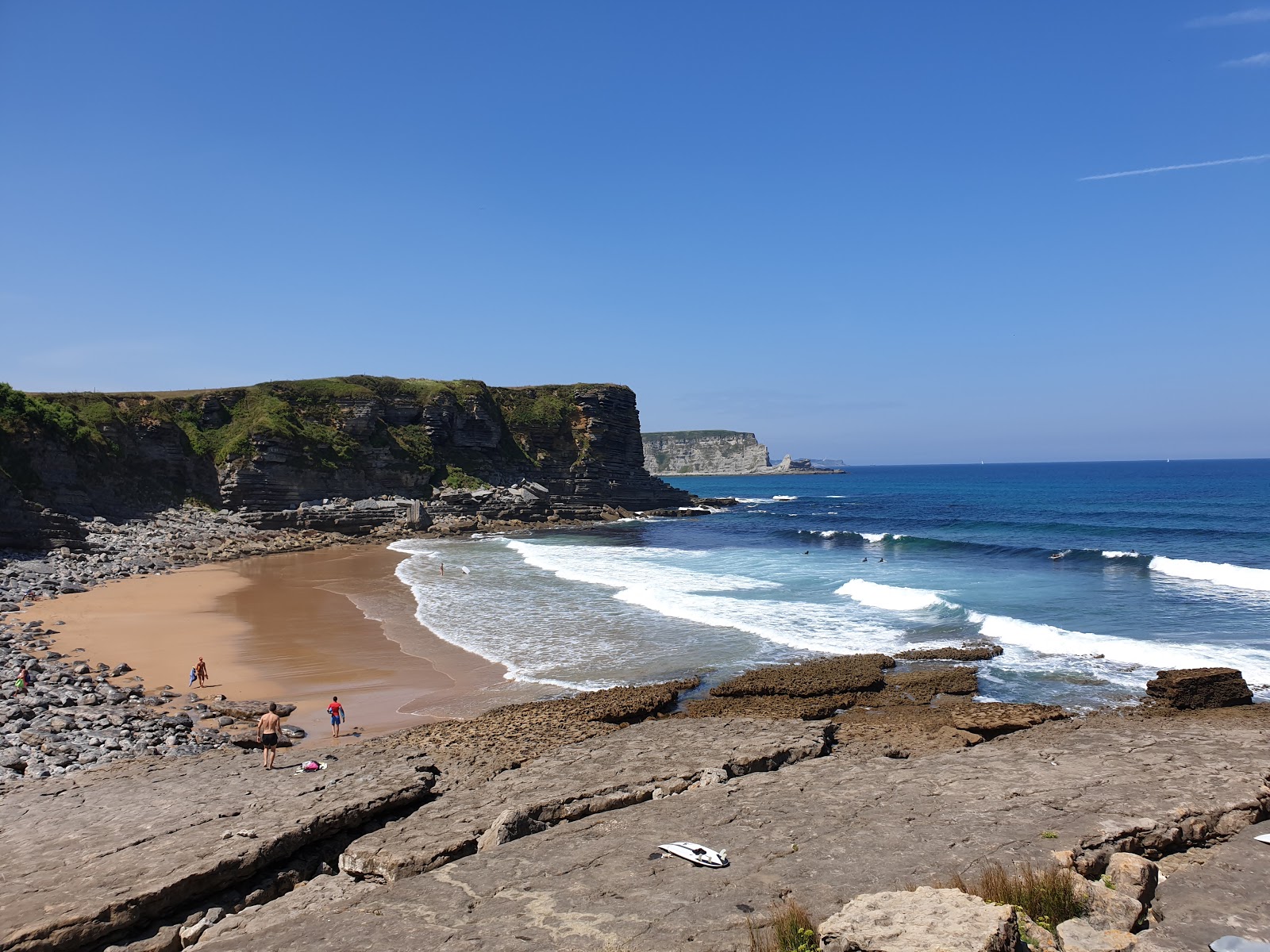Foto von Playa de Arenillas mit beiger sand & steine Oberfläche