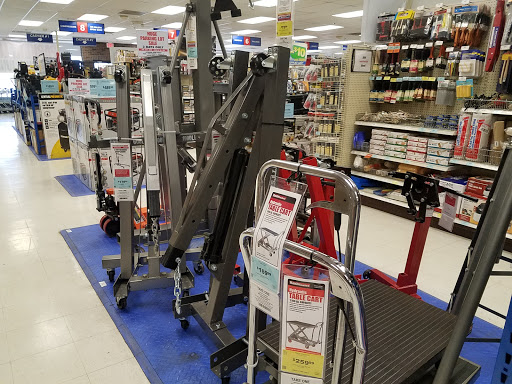 Hardware Store «Harbor Freight Tools», reviews and photos, 940 W Dundee Rd, Arlington Heights, IL 60004, USA