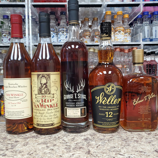 Liquor Store «UXBRIDGE LIQUORS», reviews and photos, 158 N Main St, Uxbridge, MA 01569, USA