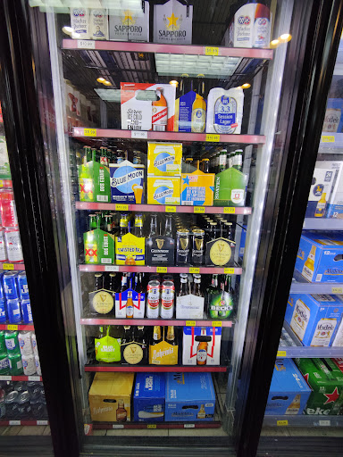 Liquor Store «Red Violin Wine & Spirits», reviews and photos, 7407 N Clark St, Chicago, IL 60626, USA