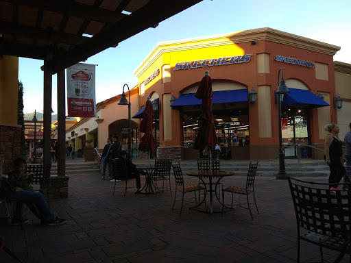 Shopping Mall «Desert Hills Premium Outlets», reviews and photos, 48400 Seminole Dr, Cabazon, CA 92230, USA