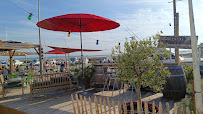 Atmosphère du Bar-restaurant à huîtres Cabane Nacrée - vue panoramique sur le bassin à Andernos-les-Bains - n°1
