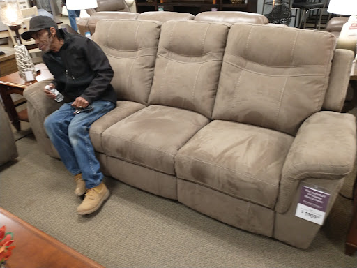 Furniture Store «Raymour & Flanigan Furniture and Mattress Store», reviews and photos, 85 Viewmont Mall, Scranton, PA 18508, USA