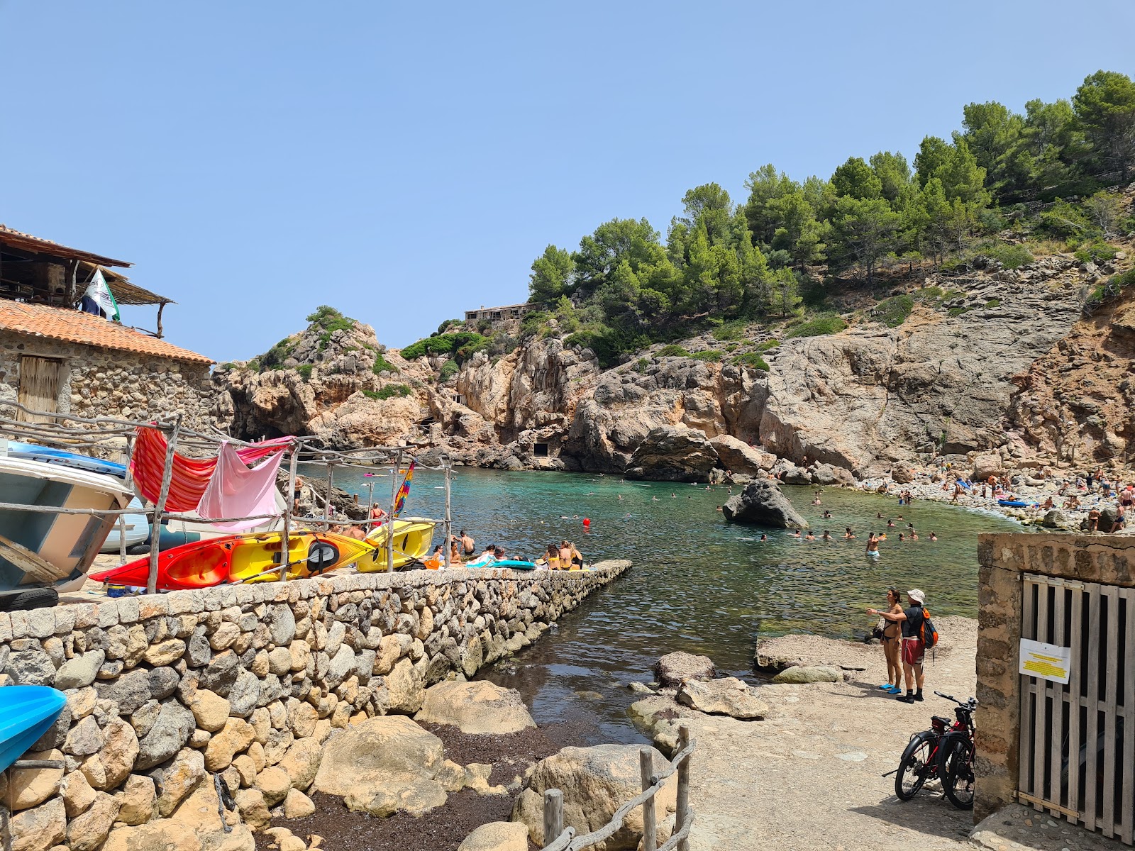 Cala de Deia'in fotoğrafı ve yerleşim