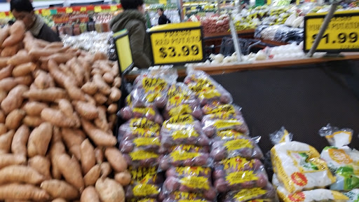 Grocery Store «Super Fresh Market», reviews and photos, 1700 N Lewis Ave, Waukegan, IL 60085, USA