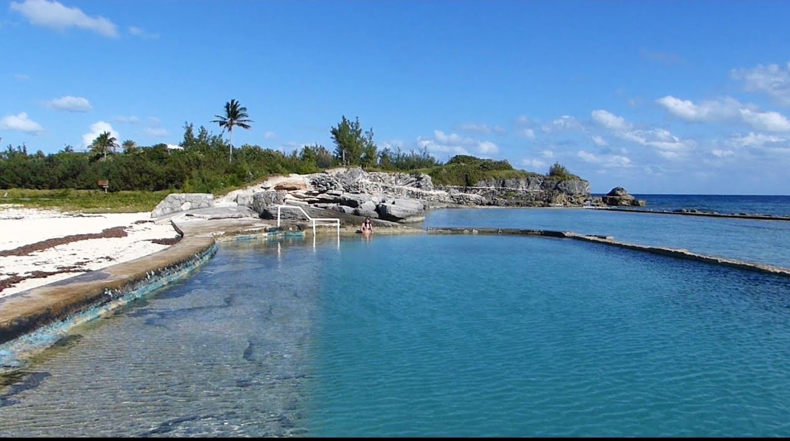 Foto von Cox's Bay mit beiger sand & steine Oberfläche