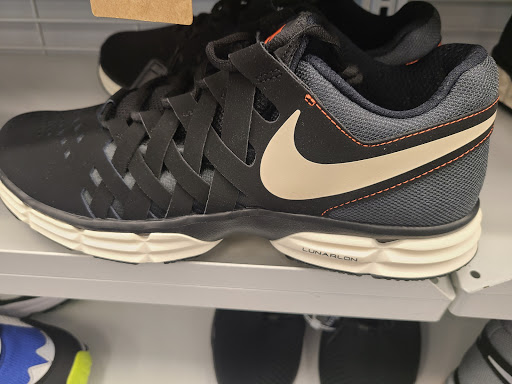 Clothing Store «Ross Dress for Less», reviews and photos, 2805 Plainfield Rd, Joliet, IL 60435, USA