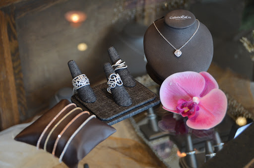 Jeweler «K Hollis Jewelers», reviews and photos, 147 S Randall Rd, Batavia, IL 60510, USA