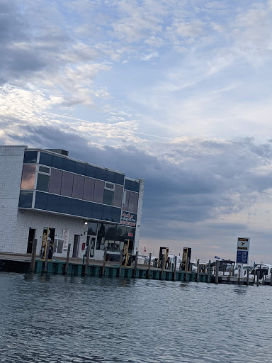 Marina «MacRay Harbor», reviews and photos, 30675 N River Rd, Harrison Charter Township, MI 48045, USA