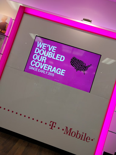 Cell Phone Store «T-Mobile», reviews and photos, 1290 E Bidwell St Suite 100, Folsom, CA 95630, USA